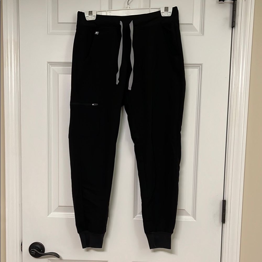 Figs Black Jogger style scrub pants